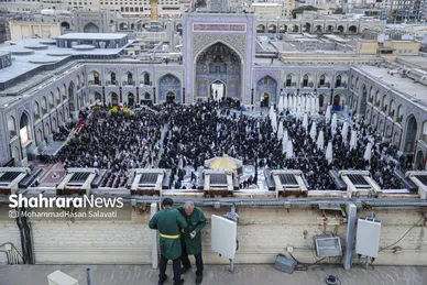 گزارش تصویری | آئین اذن عزای حسینی و تعویض پرچم گنبد حرم مطهر رضوی همزمان با آغاز ماه محرم
