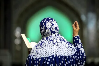 مراسم احیاء شب ۱۹ ماه رمضان در حرم مطهر رضوی