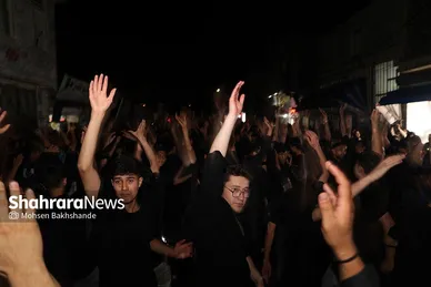 عکس‌هایی از مراسم علم کشیِ مهاجران افغانستانی در گلشهر مشهد