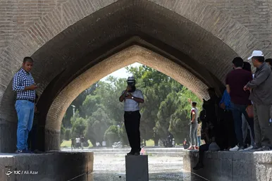 جاری شدن آب در زاینده رود