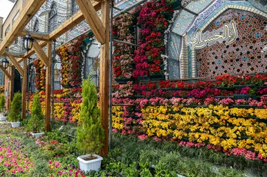 گل آرایی حرم مطهر رضوی در دهه کرامت 
