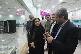 امنیت آسمان ایران به روایت تصویر | وزیر راه به&zwnj;منظور بررسی آخرین وضعیت عملیات هوانوردی، از مرکز کنترل فضای کشور بازدید کرد + فیلم