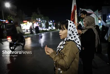 گزارش تصویری | پنجاه‌ودومین موج از حضور حماسی شبانه مردم مشهد در خیابان‌ها