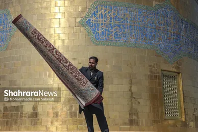 گزارش تصویری | تعویض پرچم گنبد حرم مطهر رضوی در صبح ولادت امام رضا (ع)