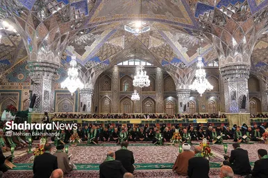 تعویض پرچم گنبد و پوش ضریح امام رضا(ع)