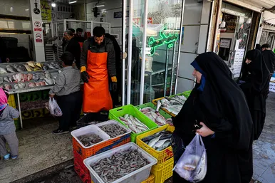 بازار ماهی فروشان در شهرک عربهای مشهد