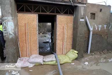 امداد‌رسانی آتش‌نشانان مشهد به مناطق سیل‌زده کنارک