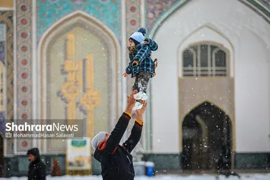 بارش برف در حرم مطهر رضوی