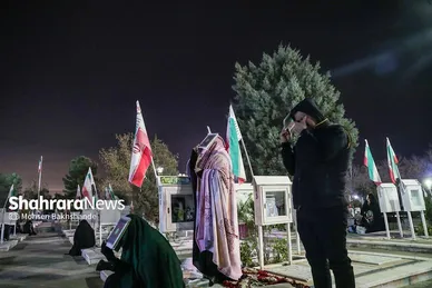 گزارش تصویری | مراسم احیای سومین شب قدر در جوار گلزارشهدای بهشت‌رضا(ع) (۳ فروردین ۱۴۰۴)