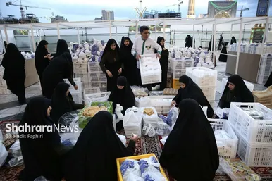 عکس| سفره افطار در حرم مطهر رضوی در شب میلاد امام حسن مجتبی(ع)