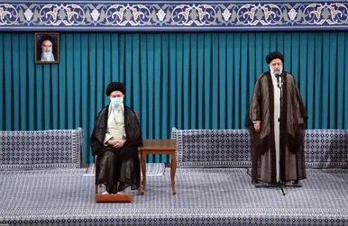 دیدار جمعی از مسئولان نظام و مهمانان شرکت کننده در کنفرانس وحدت اسلامی با رهبر معظم انقلاب