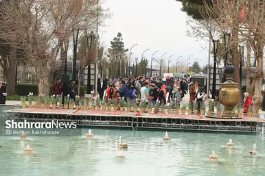 حضور گردشگران در آرامگاه فردوسی در نوروز ۱۴۰۱