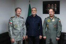 پزشکیان در دیدار با فرمانده کل آجا: ارتش با آمادگی عملیاتی بالا اقتدار دفاعی کشور را به نمایش گذاشت