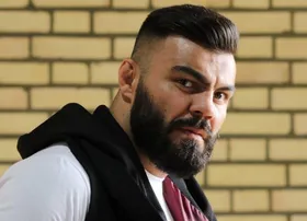 حمله امیر علی&zwnj;اکبری به محتکران اقلام بهداشتی در برنامه زنده+ویدئو