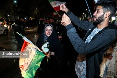 شادی مردم مشهد بعد از برد تیم ملی ایران ۲