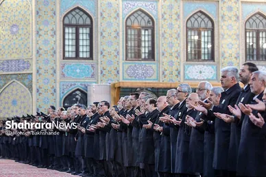 عکس‌هایی از مراسم تعویض پرچم گنبد حرم امام رضا (ع) (۱۷ شهریور ۱۴۰۳)