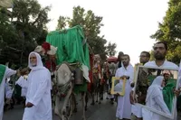 استقبال نیشابوری ها از کاروان نمادین امام رضا (ع) + فیلم