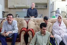 روایتی از مهمانی در خانه باصفای تاکسی&zwnj;دار مشهدی که ۴ فرزند معلول دارد