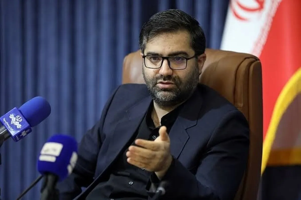 انتقاد تند سقاب اصفهانی از خودروسازان داخلی | خودروسازان هیچ‌وقت هزینۀ خودروی پرمصرف و بی‌کیفیت‌شان را نداده‌اند + فیلم