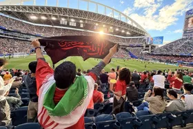ویدئو | پرچم &laquo;یا زینب اخت الحسین&raquo; در ورزشگاه لومن فیلد سیاتل کنار نام ایران و تیم ملی فوتبال
