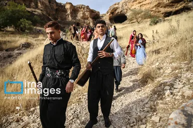 گزارش تصویری | جشن جهانی «مهرگان» در غار کرفتو