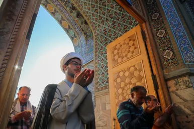 نماز عید قربان در حرم مطهر رضوی