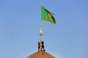 پرچم گنبد منور رضوی به&zwnj;مناسبت فرارسیدن ماه &laquo;ربیع&zwnj;الاول&raquo; تعویض شد + فیلم