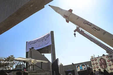 گزارش تصویری | تشکیل بزرگترین زنجیره انسانی جان فدا توسط مردم و دانشجویان مشهدی در دانشگاه فردوسی