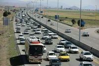 ویدئو| اقدام عجیب و خطرناک راننده پراید در تهران