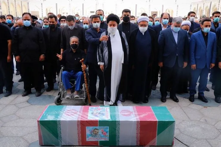 ویدئو | نماز بر پیکر مرحوم سرلشکر حسن فیروزآبادی در حرم مطهر رضوی