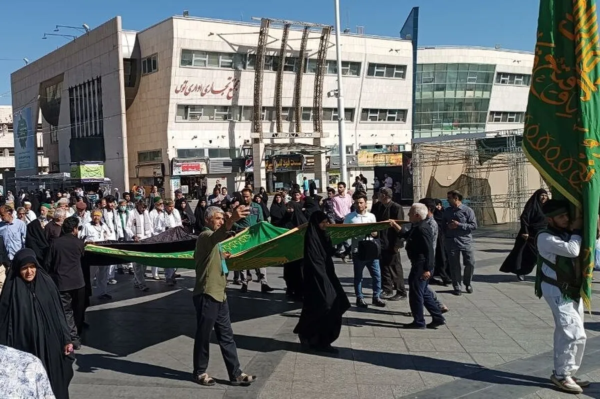زائران پیاده امام حسین(ع) در آغوش امام رئوف(ع)  | آیین استقبال از کاروان پیاده انصارالحسین(ع) برگزار شد