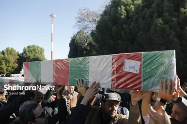 گزارش تصویری | مراسم استقبال از پیکر‌های مطهر ۱۴ شهید گمنام دفاع مقدس در مشهد (۶ آذر ۱۴۰۳)