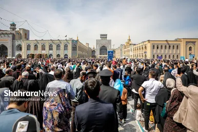 گزارش تصویری | لحظه تحویل سال در حرم مطهر امام رضا (ع)