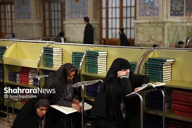 جزء خوانی قرآن کریم در حرم مطهر امام رضا (ع)