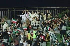 حضور تماشاگران زن در بازی پرسپولیس و آلومینیوم ممنوع شد + عکس