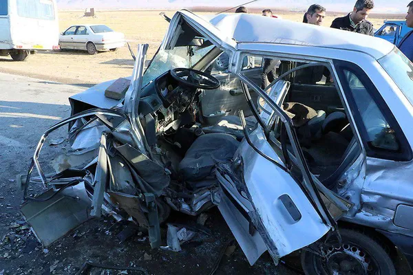 دو راننده محبوس شده در پراید در جاده گوارشک نجات یافتند