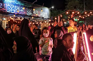 آئین سنتی مشعل گردانی نجفی‌ها در شب تاسوعا