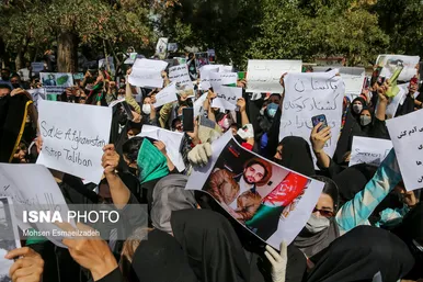 تجمع افغانستانی‌های مقیم تهران و مشهد در مقابل کنسولگری پاکستان