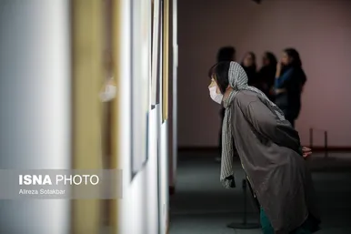 عکس‌هایی از نمایشگاه «چشم در چشم: پرتره در هنر مدرن و معاصر»
