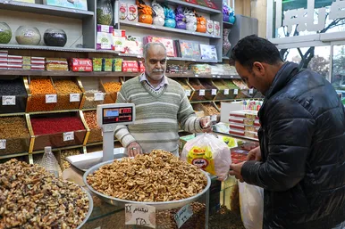 بازار میوه و آجیل در آستانه شب یلدا