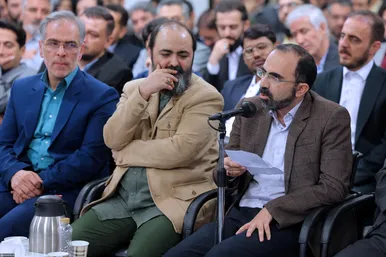 دیدار جمعی از شاعران و اهالی فرهنگ و ادب فارسی با رهبر انقلاب