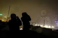 طنین ندای «الله اکبر» مردم در آسمان مشهدالرضا(ع) + فیلم (۲۱ بهمن ۱۴۰۲)