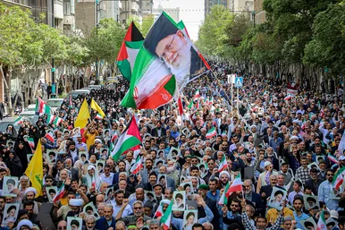 راهپیمایی ضدصهیونیستی نمازگزاران مشهدی و حمایت از عملیات وعده صادق سپاه