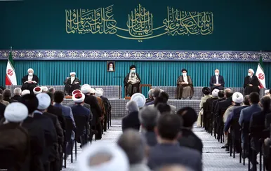 دیدار جمعی از مسئولان نظام و مهمانان شرکت کننده در کنفرانس وحدت اسلامی با رهبر معظم انقلاب