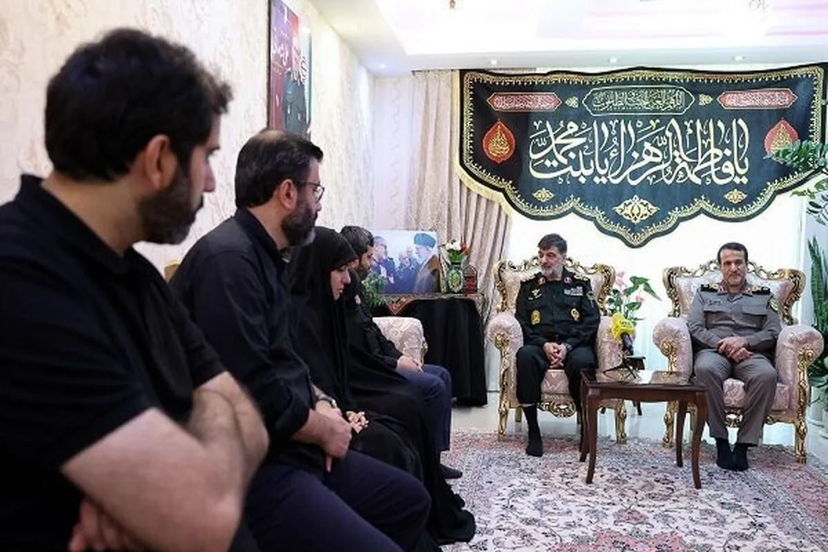 سردار رادان با خانواده شهید شادمانی دیدار کرد