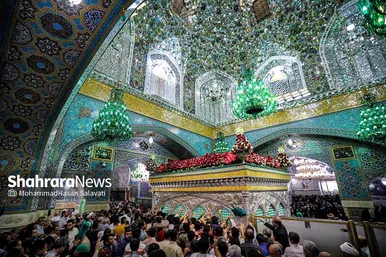 مراسم تعویض پرچم گنبد و پوش ضریح حرم مطهر ثامن الحجج (ع)