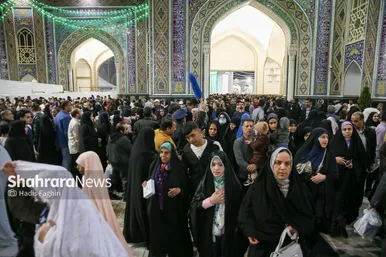 عکس| سفره افطار در حرم مطهر رضوی در شب میلاد امام حسن مجتبی(ع)
