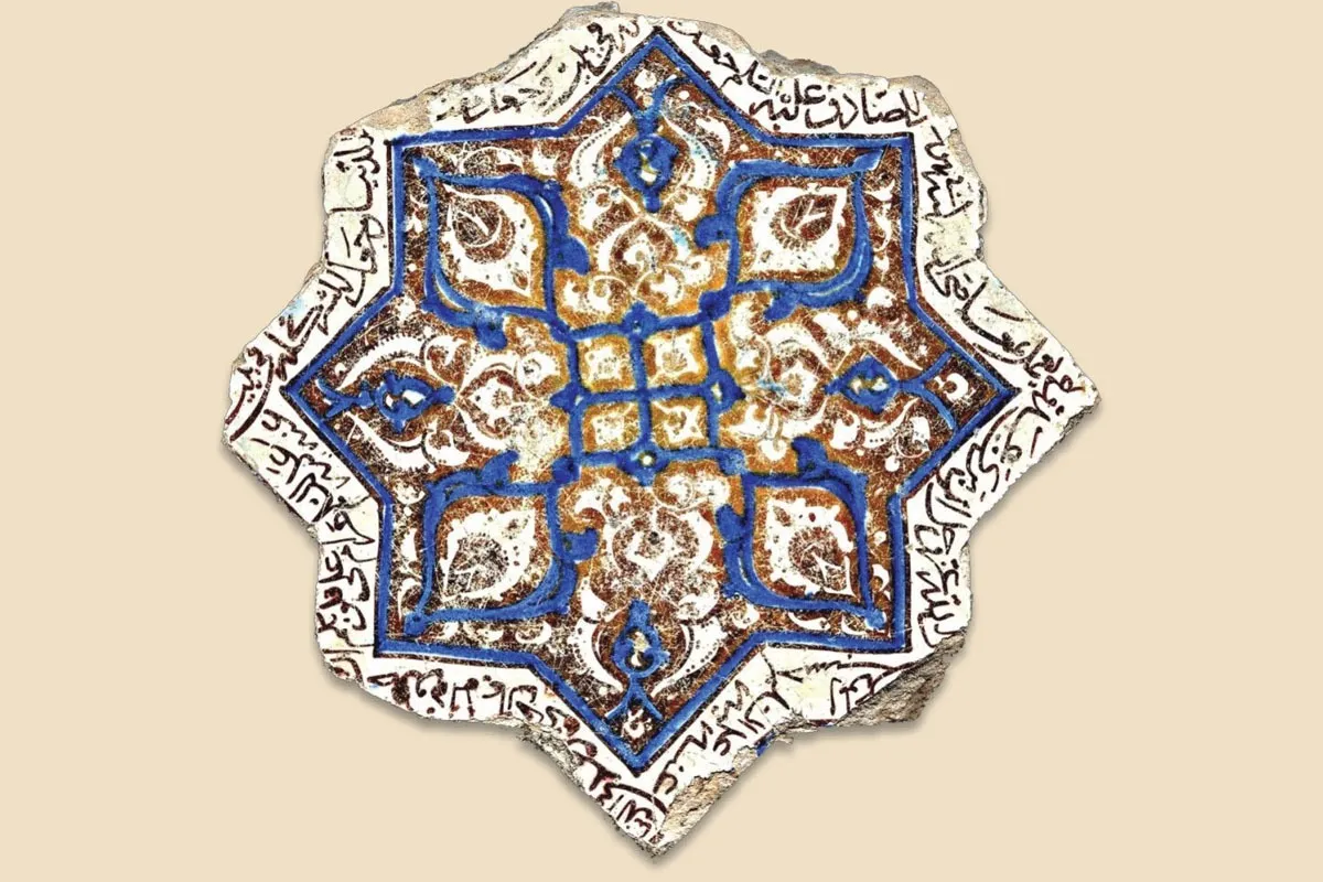 روایت قطعه‌ای کاشی در حرم امام رضا علیه‌السلام | هشت‌پر زرین در بقعه خورشید هشتم