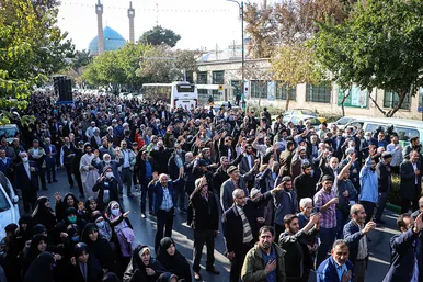 راهپیمایی اصناف، بازاریان و نمازگزاران پس از نماز جمعه مشهد
