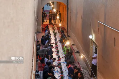 افطاری در کوچه گلچینان یزد